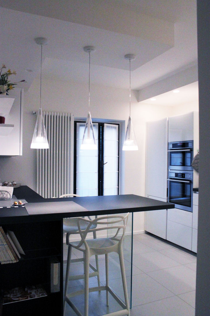 Relooking appartamento datato, SuMisura SuMisura Modern Kitchen