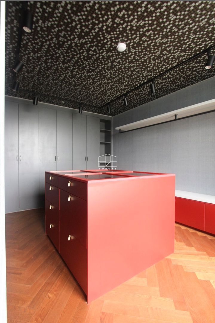 클래식한 유럽풍 아파트 인테리어 46py, 홍예디자인 홍예디자인 Classic style dressing room