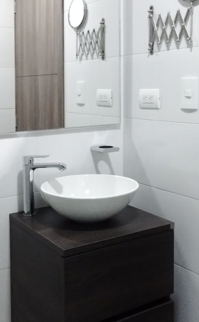 Baño principal Remodelar Proyectos Integrales Baños de estilo moderno Tablero DM reforma de baño