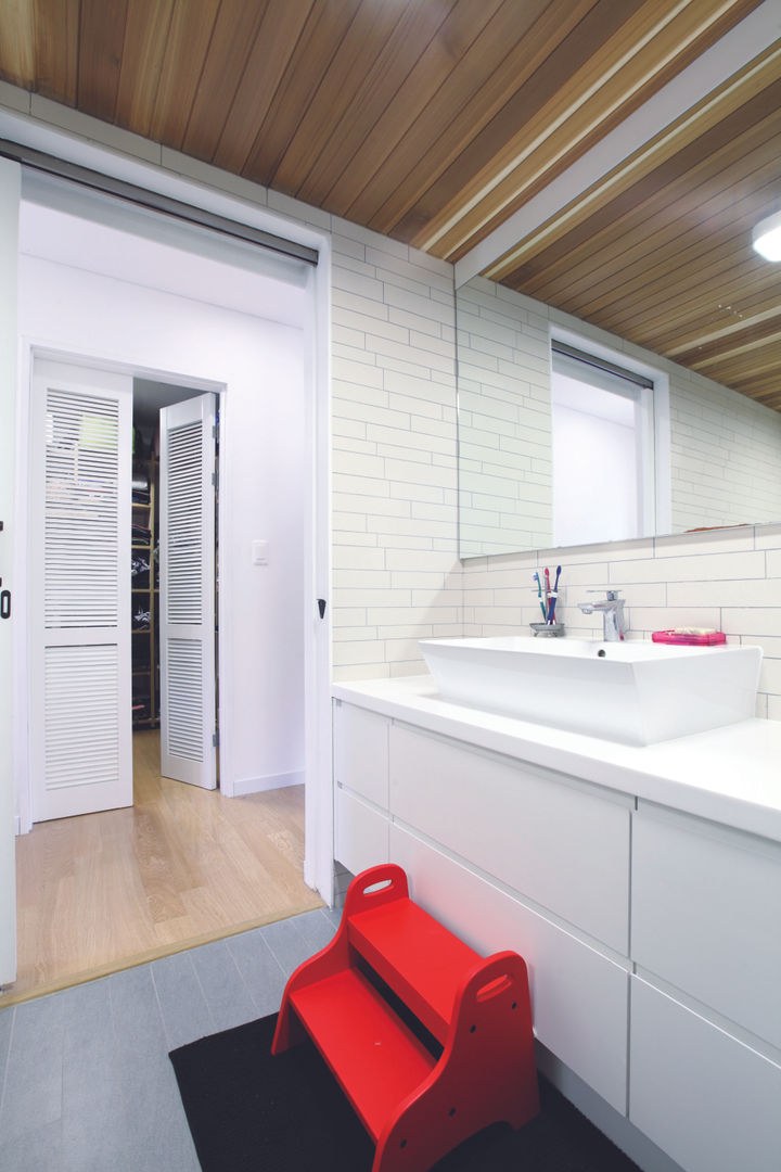 Scandihaus, 춘건축 춘건축 Modern bathroom