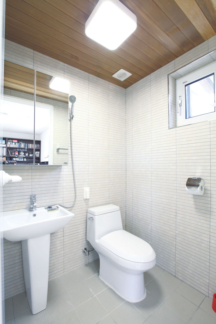 Scandihaus, 춘건축 춘건축 Modern bathroom