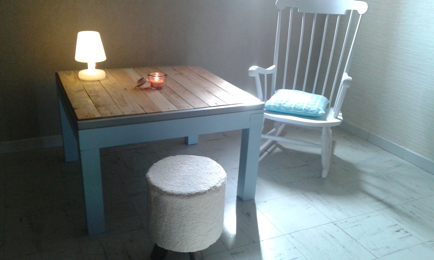 Table basse "style scandinave", amour de palette création amour de palette création ห้องนั่งเล่น ไม้ Wood effect โต๊ะกลางและโซฟา