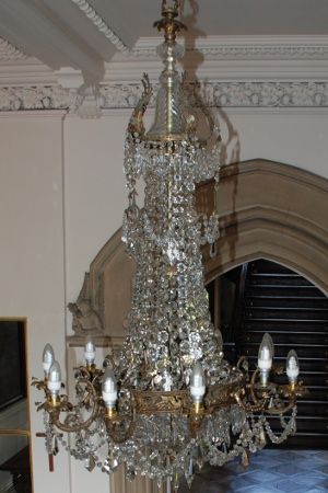 Chandeliers for Public School, Classical Chandeliers Classical Chandeliers 經典風格的走廊，走廊和樓梯