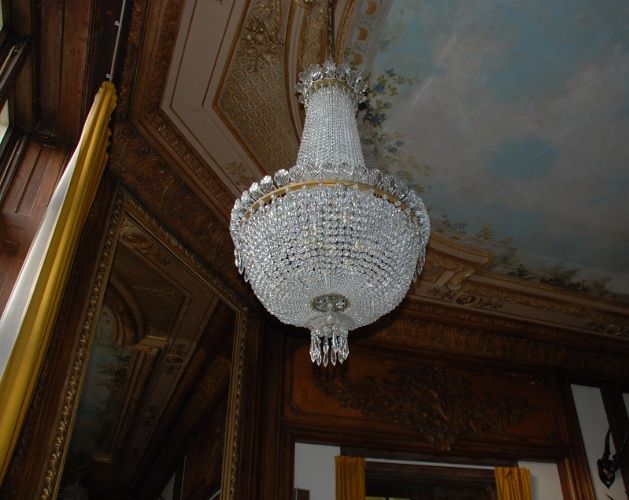 Chandeliers for Public School, Classical Chandeliers Classical Chandeliers 經典風格的走廊，走廊和樓梯