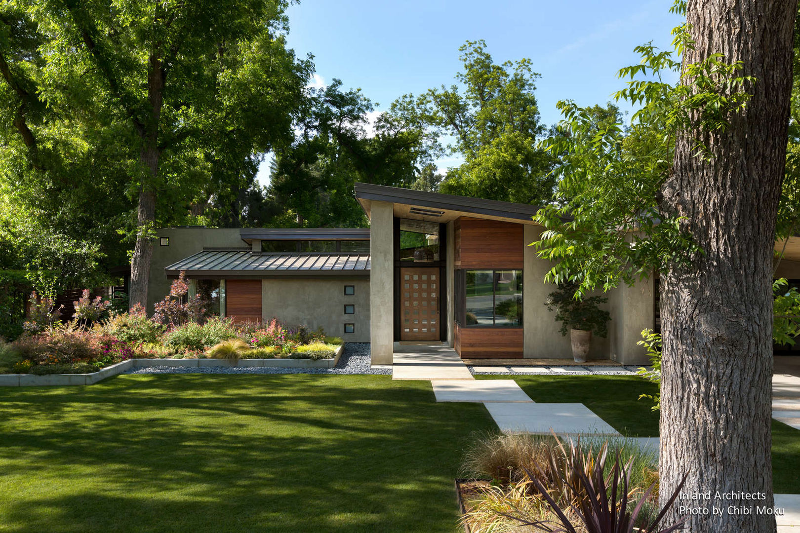 Inland Architects | The Orchard House | Bakersfield, CA, Chibi Moku Architectural Films Chibi Moku Architectural Films Jardines de estilo moderno Concreto