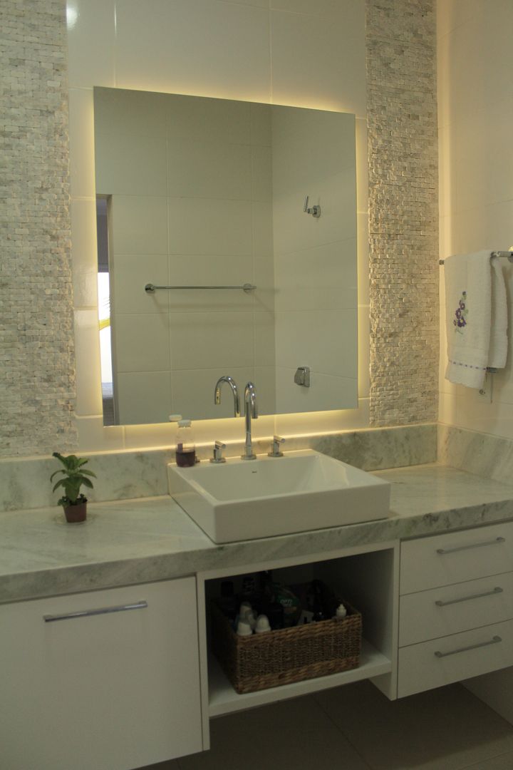 Casa TM , Lozí - Projeto e Obra Lozí - Projeto e Obra Minimalist style bathroom