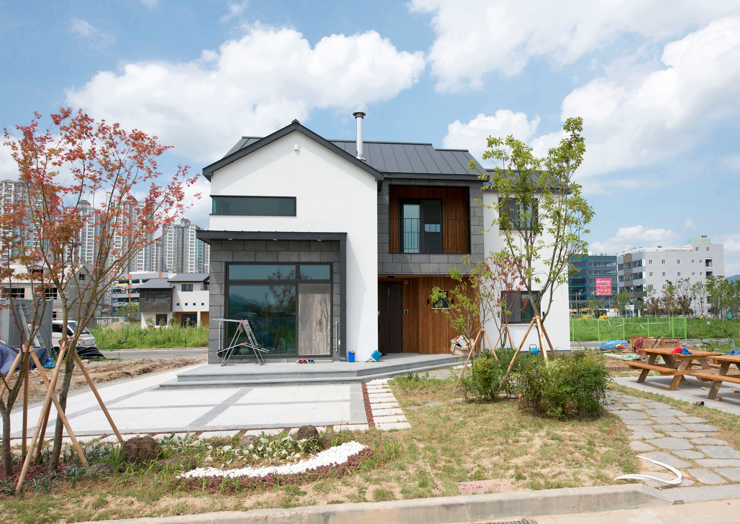 증산리 주택 H-4, 피앤이(P&E)건축사사무소 피앤이(P&E)건축사사무소 Casas de estilo moderno