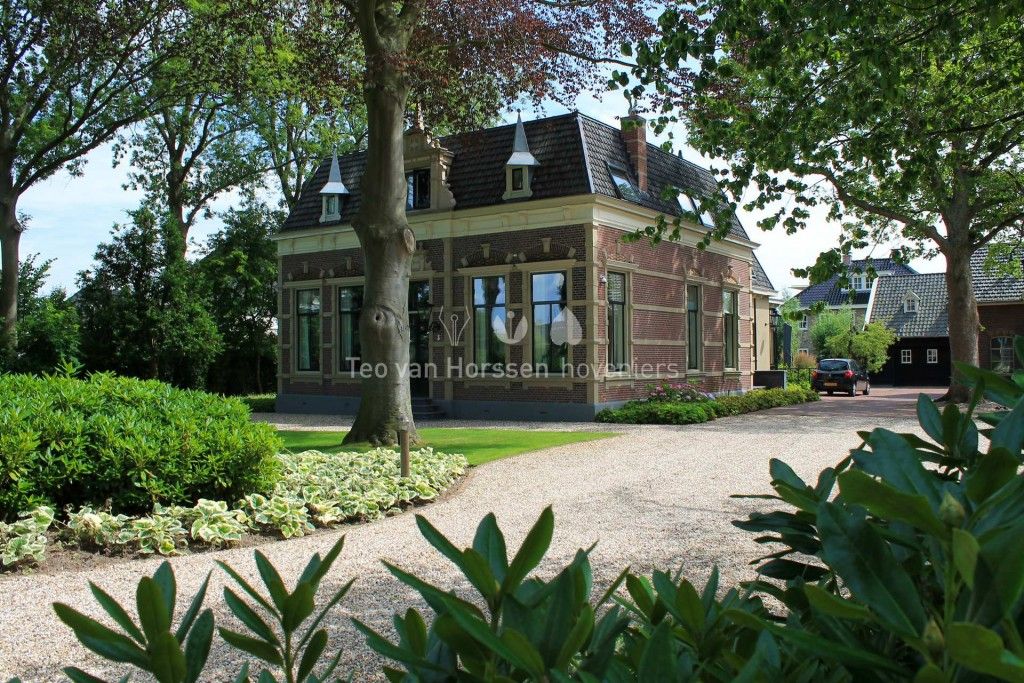 Statige, landelijke tuin bij monumentale villa, Teo van Horssen Hoveniers Teo van Horssen Hoveniers Garten im Landhausstil