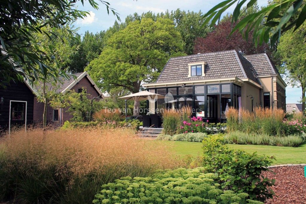 Statige, landelijke tuin bij monumentale villa, Teo van Horssen Hoveniers Teo van Horssen Hoveniers Jardin rural