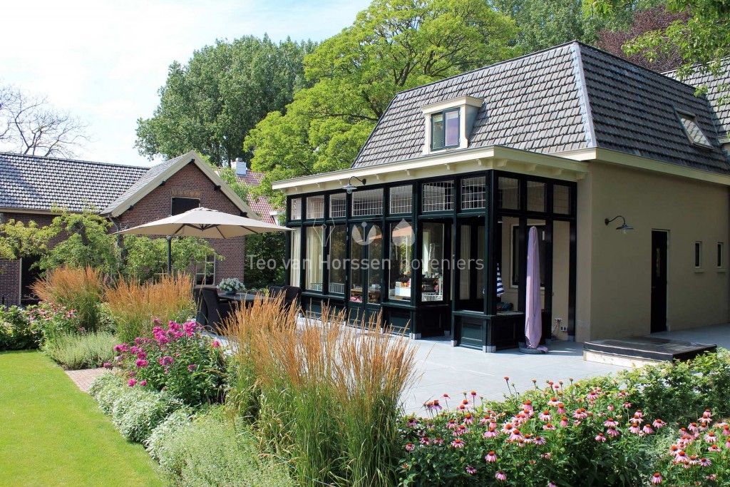 Statige, landelijke tuin bij monumentale villa, Teo van Horssen Hoveniers Teo van Horssen Hoveniers Jardines de estilo rural