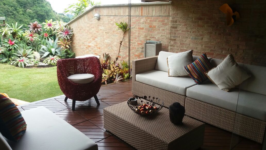 Lomas del Tamanaco., THE muebles THE muebles Modern balcony, veranda & terrace
