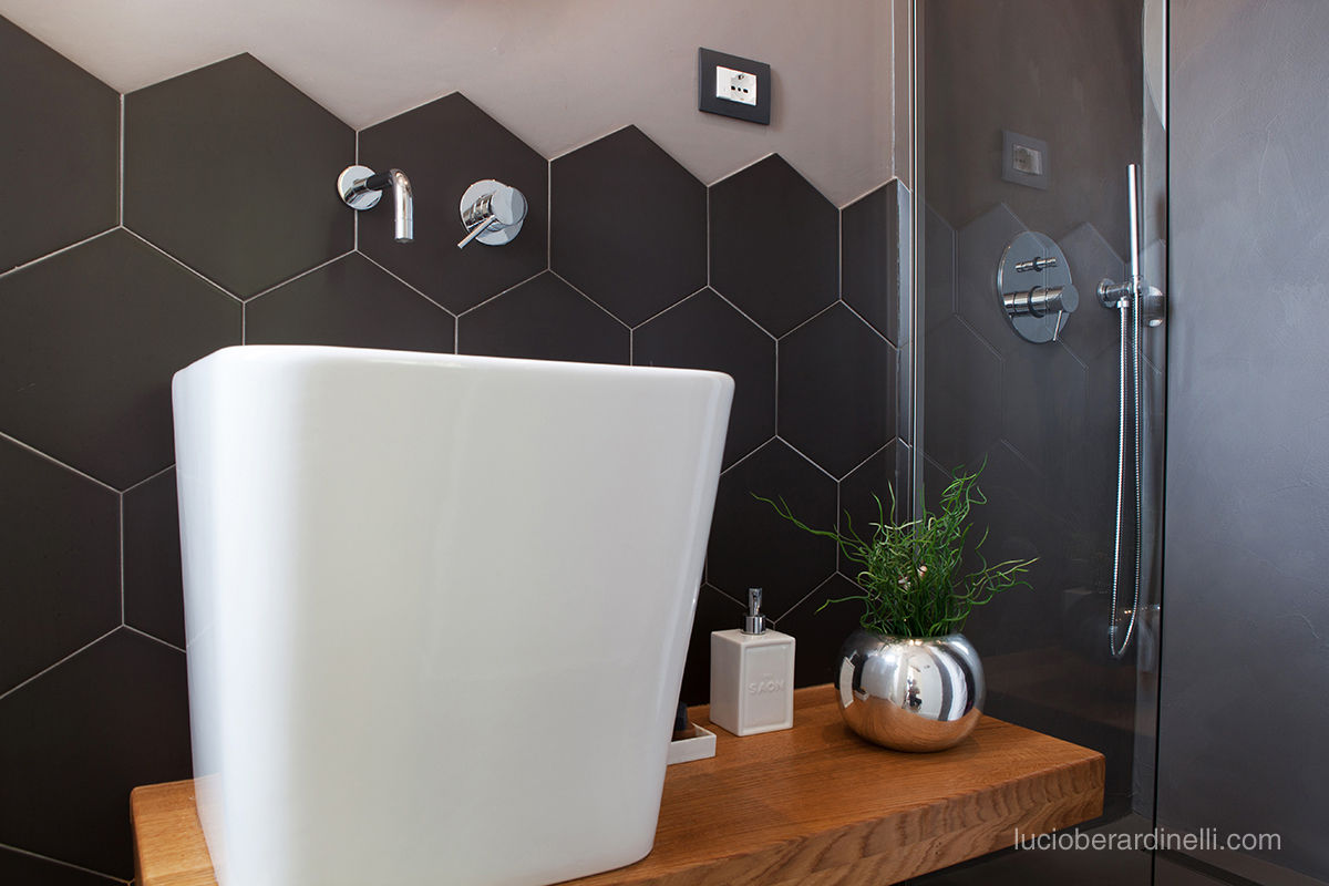 Casa Gion, senzanumerocivico senzanumerocivico Phòng tắm phong cách hiện đại