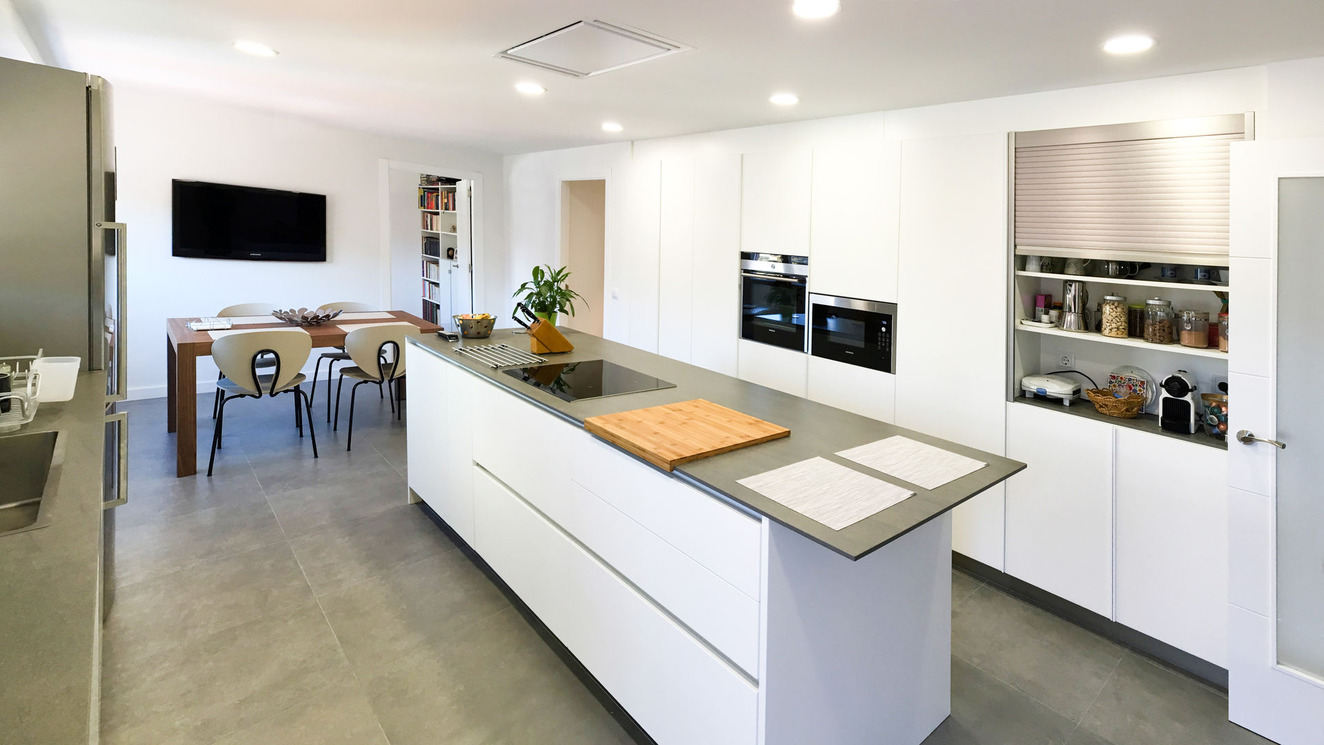 VIVIENDA FRENTE AL RÍO TURIA, arqubo arquitectos arqubo arquitectos Kitchen Ceramic