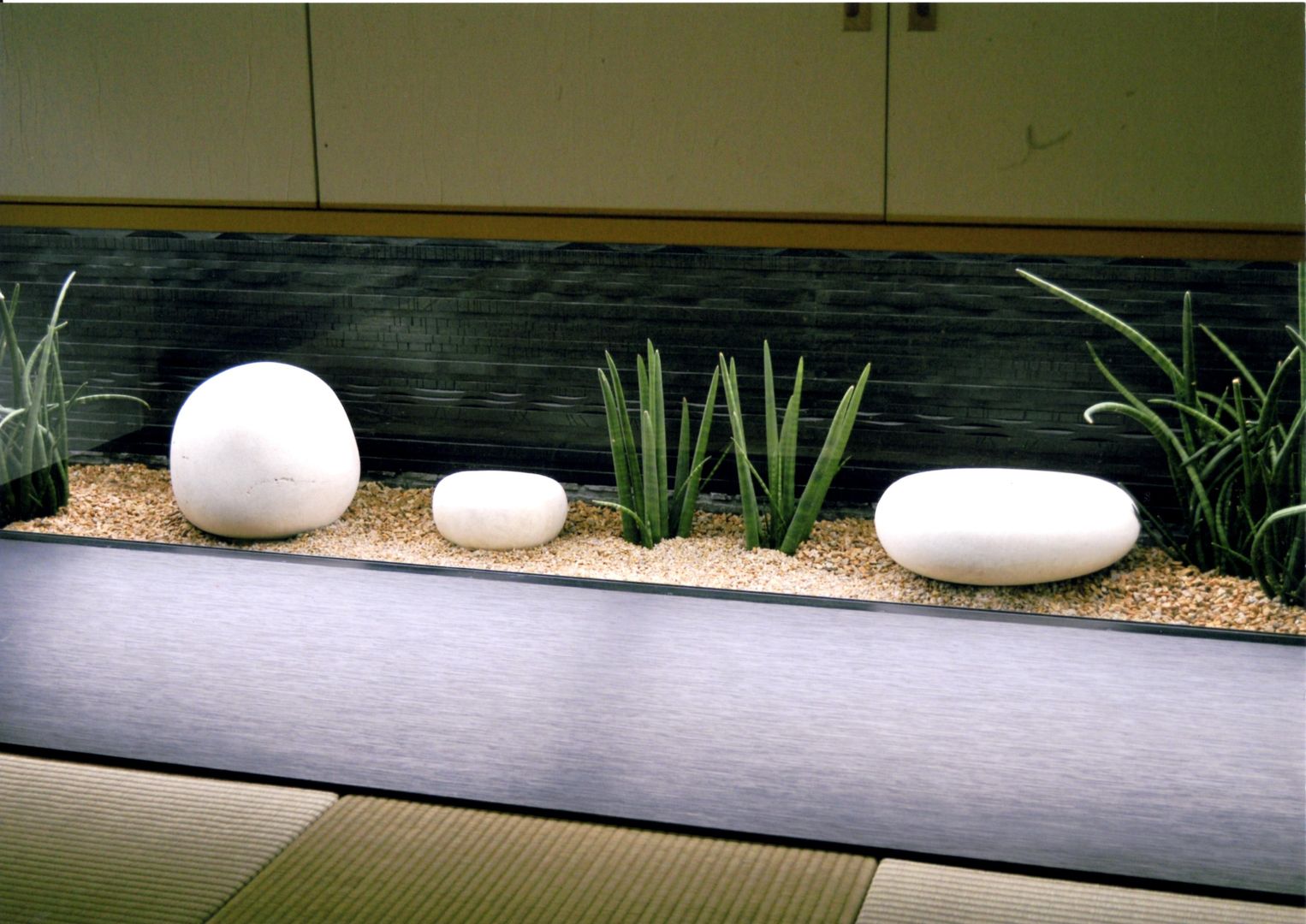 那覇市Ａ邸の壺庭, 艸木/SOUMOKU 艸木/SOUMOKU Jardines de estilo ecléctico Madera Acabado en madera