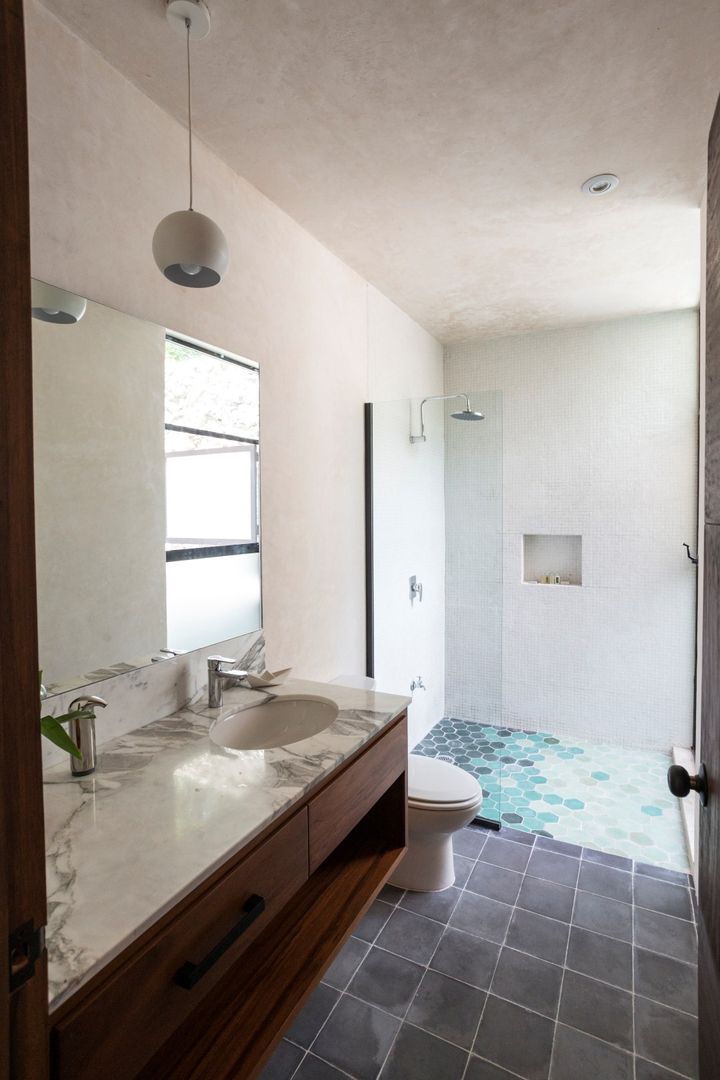 Casa del Limonero, Taller Estilo Arquitectura Taller Estilo Arquitectura Modern bathroom سنگ مرمر