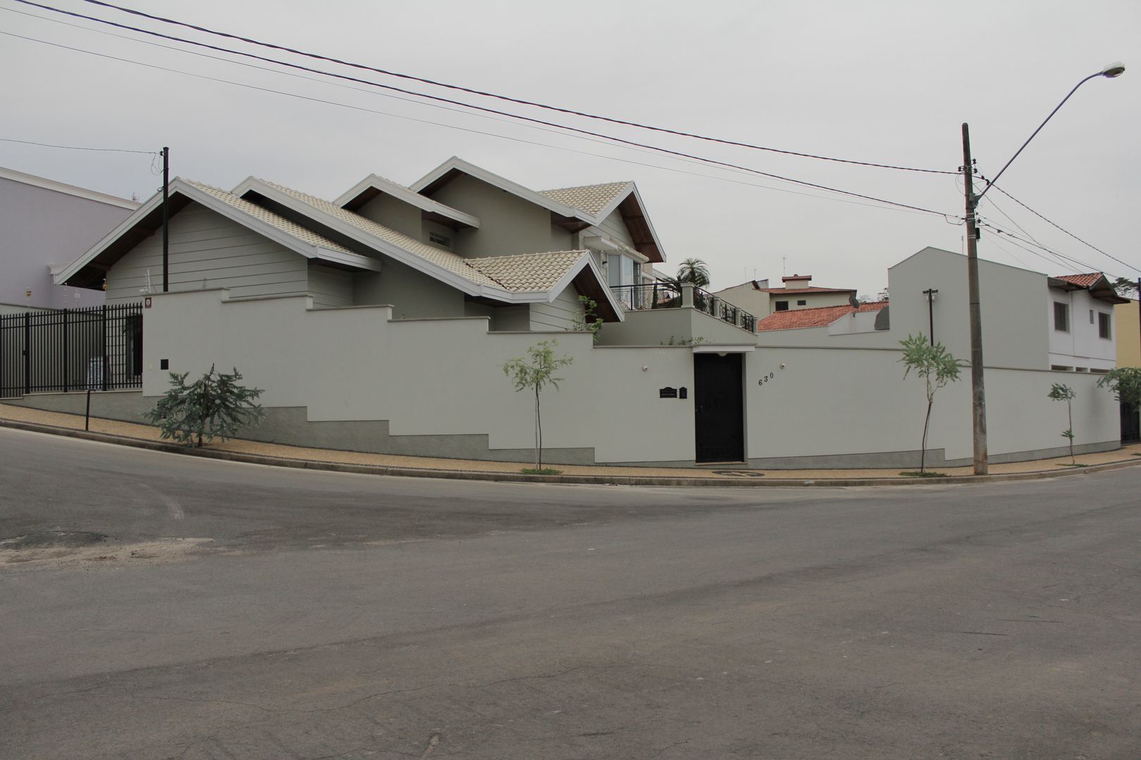 Casa VR, Lozí - Projeto e Obra Lozí - Projeto e Obra Classic style houses
