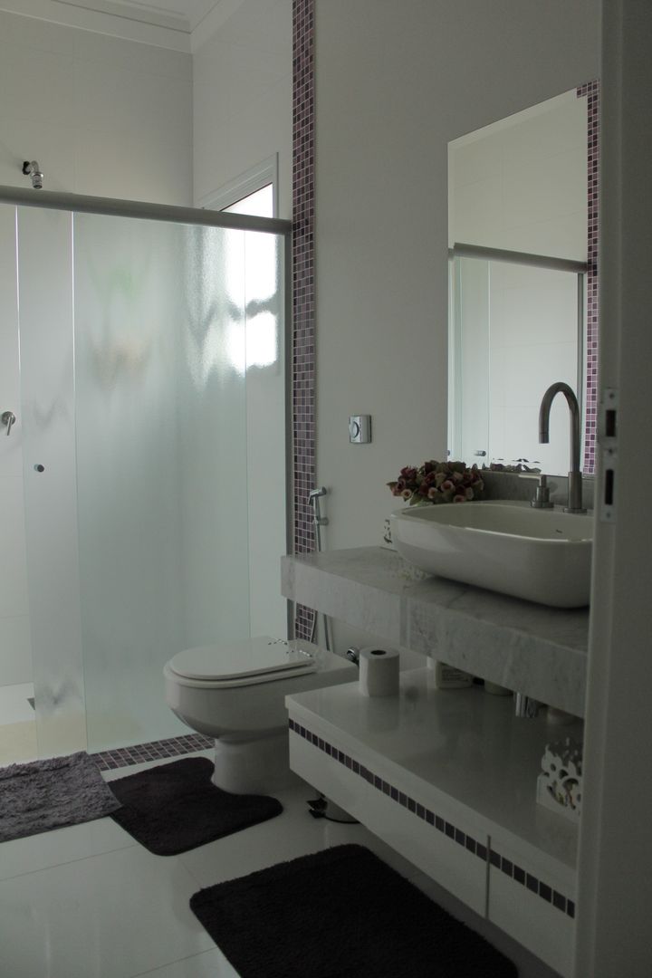 Casa VR, Lozí - Projeto e Obra Lozí - Projeto e Obra Minimalist bathroom