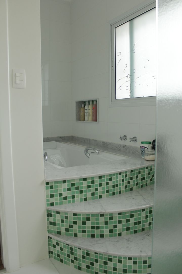 Casa VR, Lozí - Projeto e Obra Lozí - Projeto e Obra ห้องน้ำ อ่างอาบน้ำ ฝักบัวอาบน้ำ