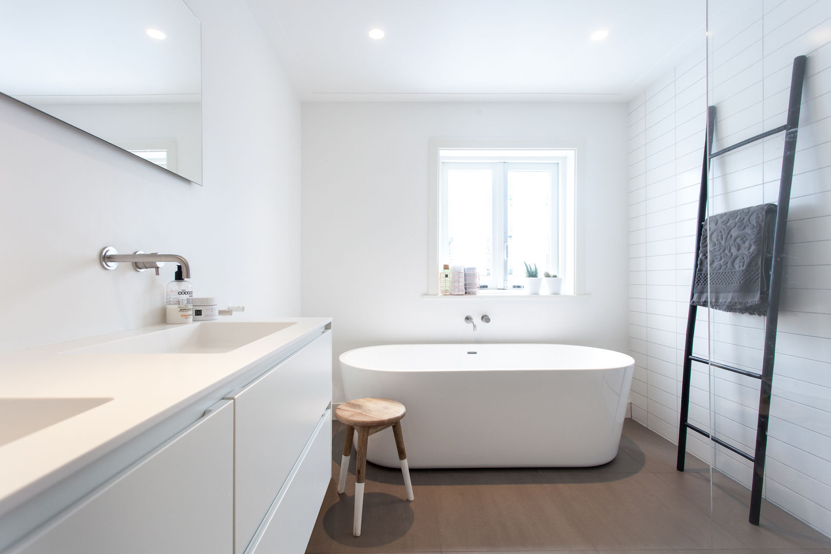 homify Scandinavian style bathroom