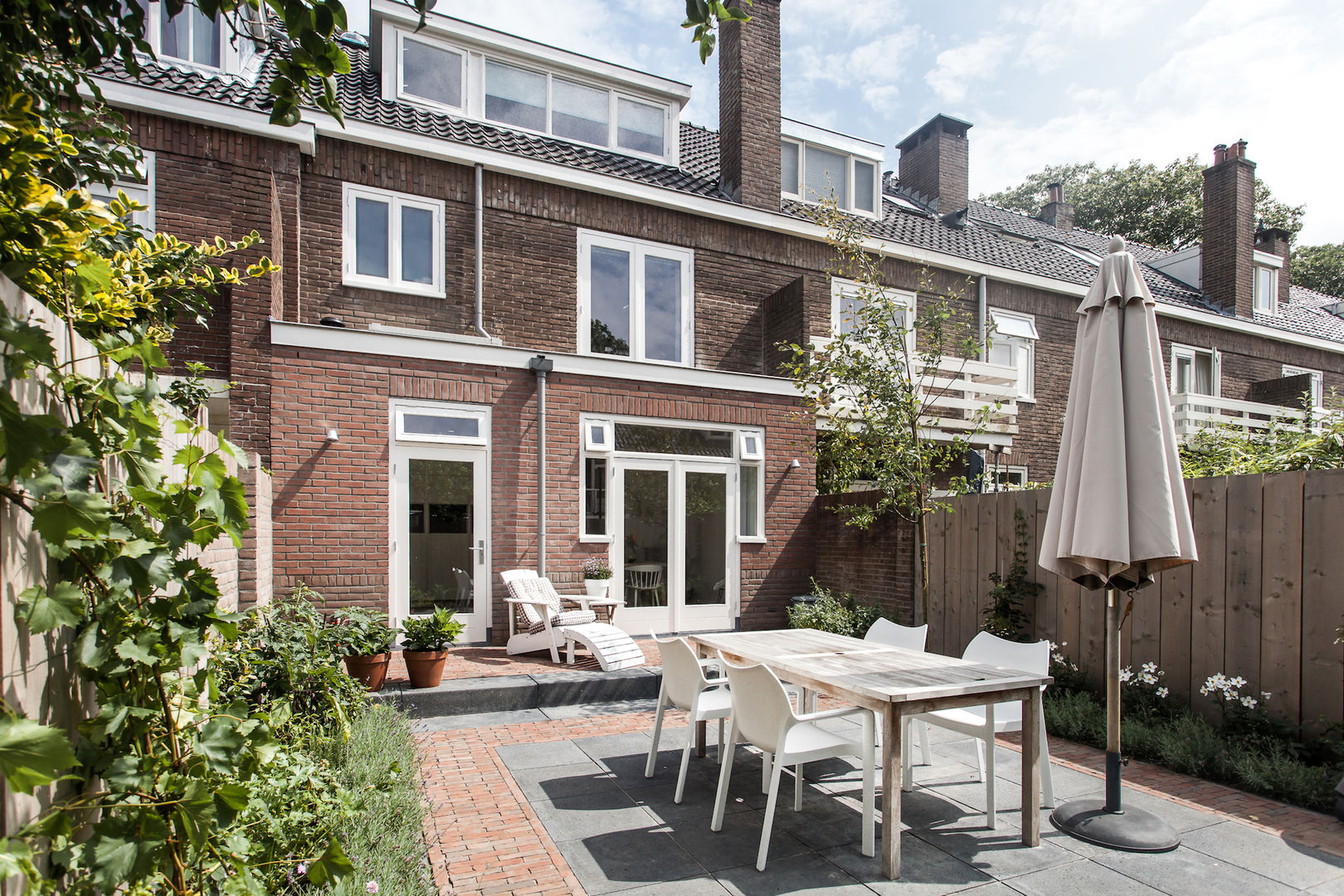 homify Scandinavian style balcony, veranda & terrace