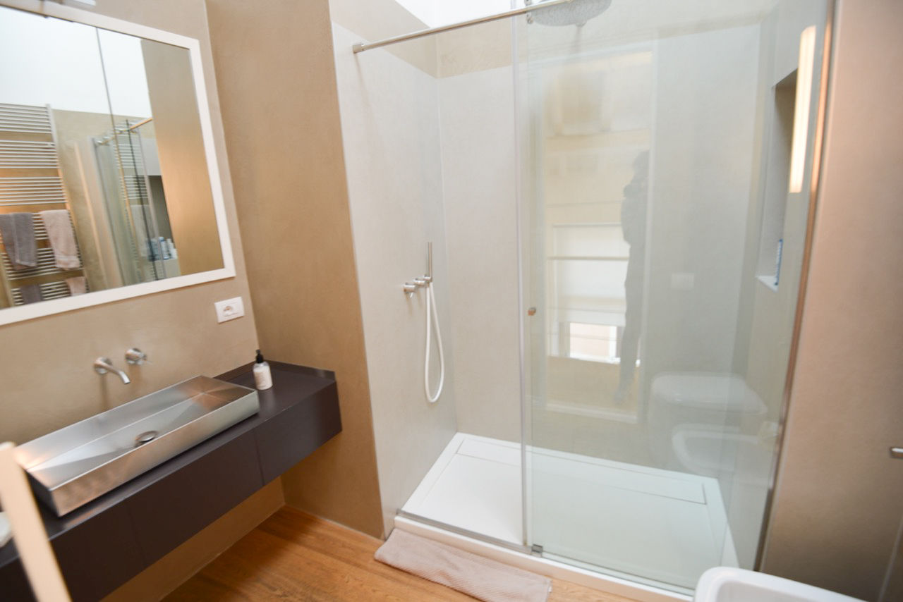 Il bagno Studio Fori Bagno moderno