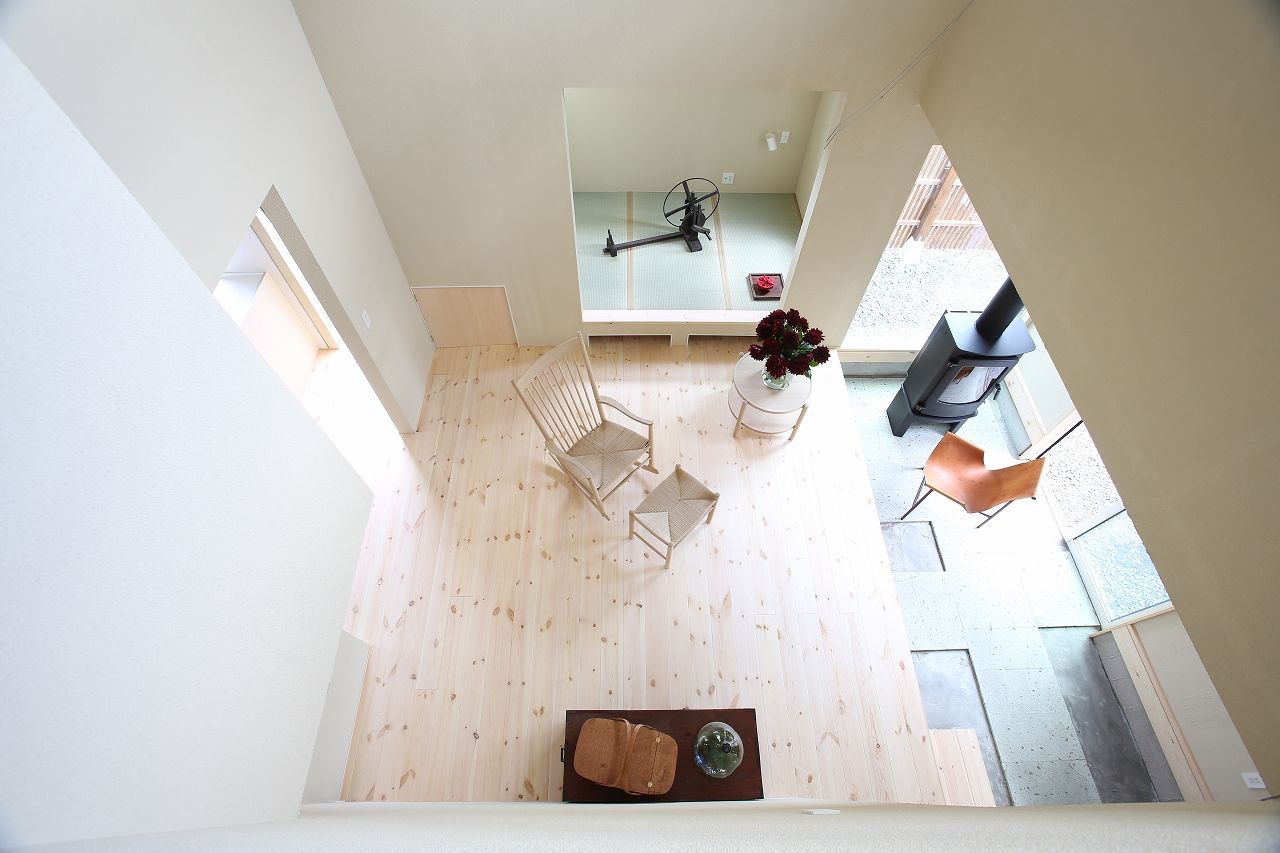 中土間のある空間, TKD-ARCHITECT TKD-ARCHITECT ห้องนั่งเล่น ไม้ Wood effect