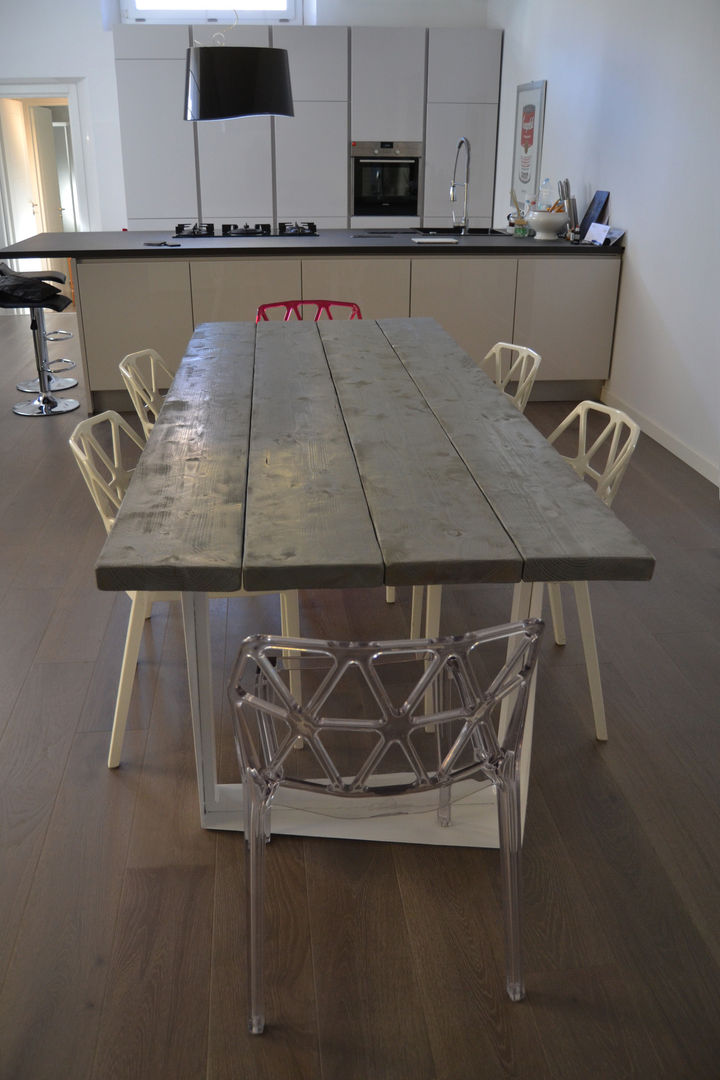 TAVOLO LIBECCIO, Elena Valenti Studio Design Elena Valenti Studio Design Industrial style dining room Solid Wood Multicolored Tables