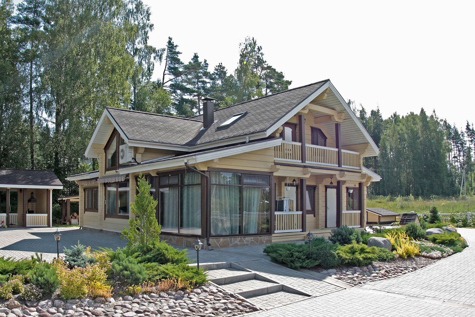Брусовой дом вблизи поселка Мельниково, Дмитрий Кругляк Дмитрий Кругляк บ้านและที่อยู่อาศัย ไม้ Wood effect