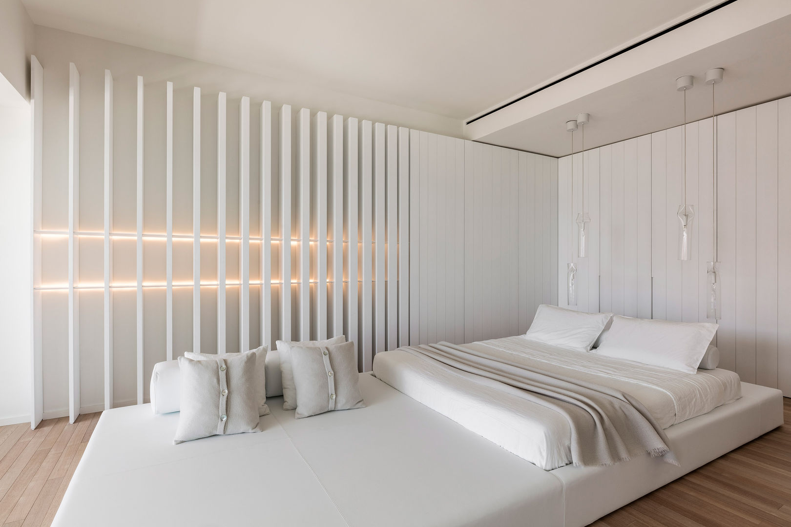 ​A Pied-à-terre in Miami Beach, by Alessandro Isola, Alessandro Isola Ltd Alessandro Isola Ltd غرفة نوم