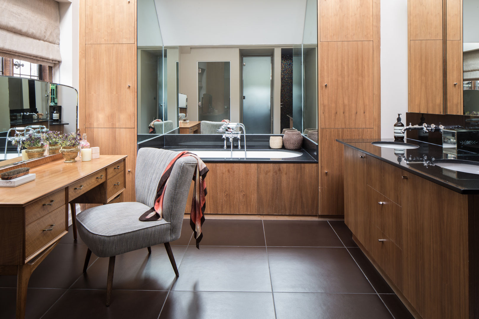 Richmond - Master Bathroom Roselind Wilson Design Phòng tắm phong cách chiết trung