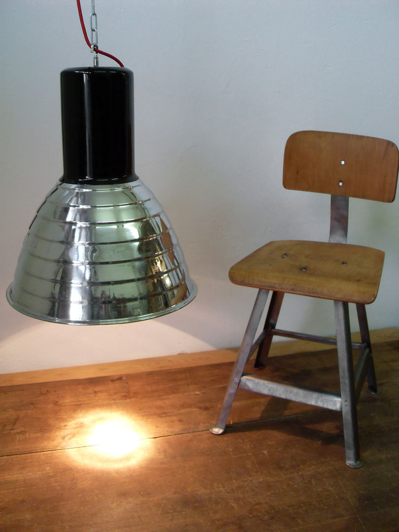 "VACHA DARK ICE" Industriedesign Fabrik Lampe Loft Lounge Office, Lux-Est Lux-Est مساحات تجارية ألمنيوم/ زنك بار/ ملهى ليلي