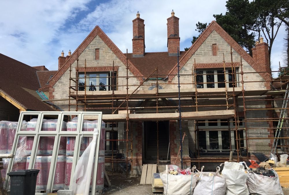 Arts and Crafts style home for a Surrey client., Des Ewing Residential Architects Des Ewing Residential Architects منازل
