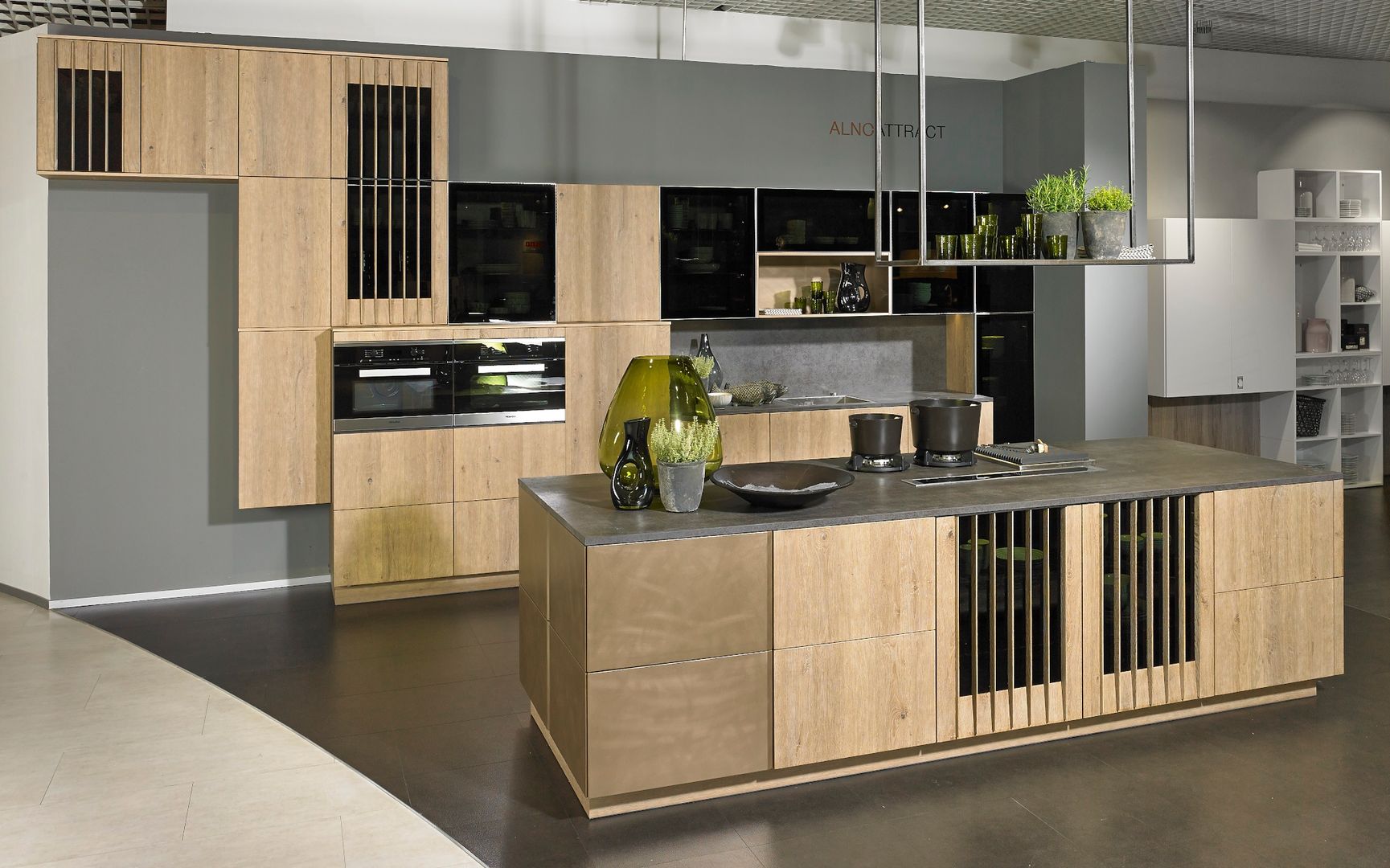 KOW Hausfair ALNO AG , ALNO North America ALNO North America Cocinas de estilo moderno Madera Acabado en madera Estanterías y gavetas