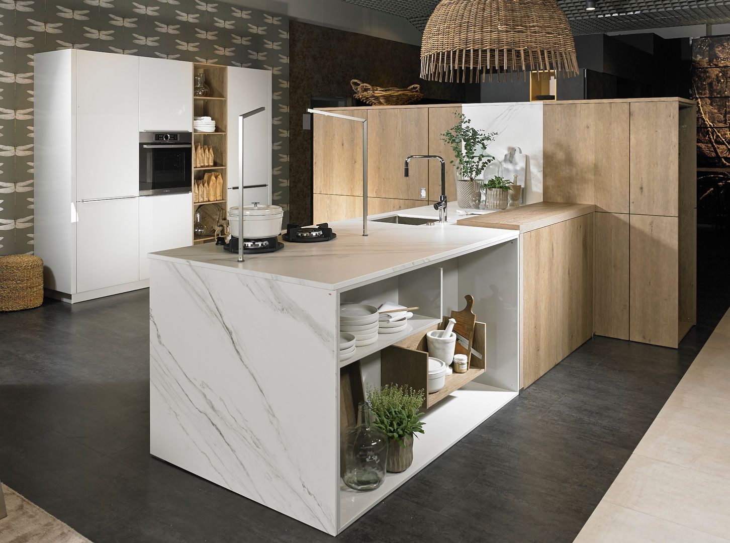 KOW Hausfair ALNO AG , ALNO North America ALNO North America Modern kitchen Engineered Wood Transparent Cabinets & shelves