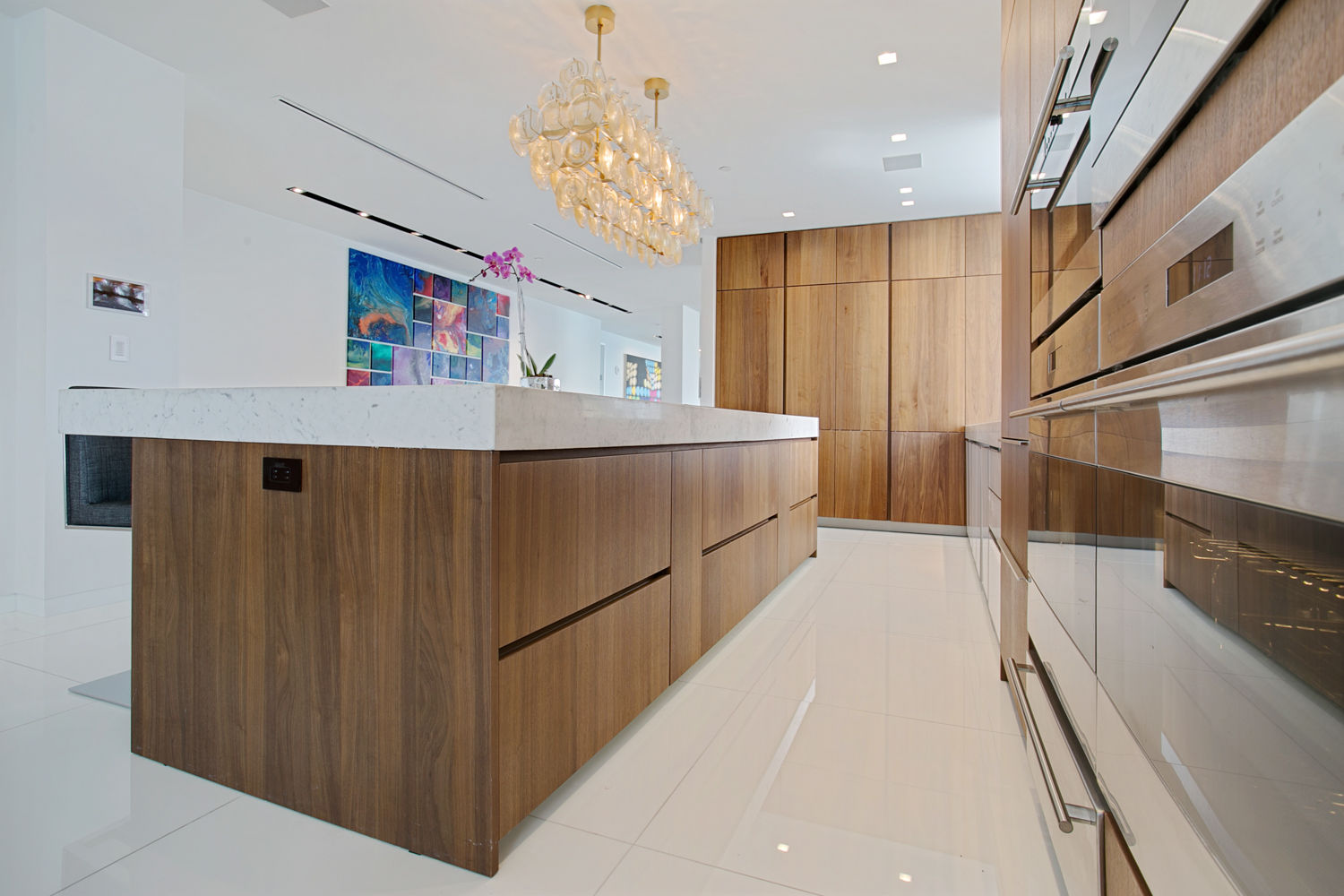 Collins Avenue Project Kitchen and Bathrooms, ALNO North America ALNO North America Кухня