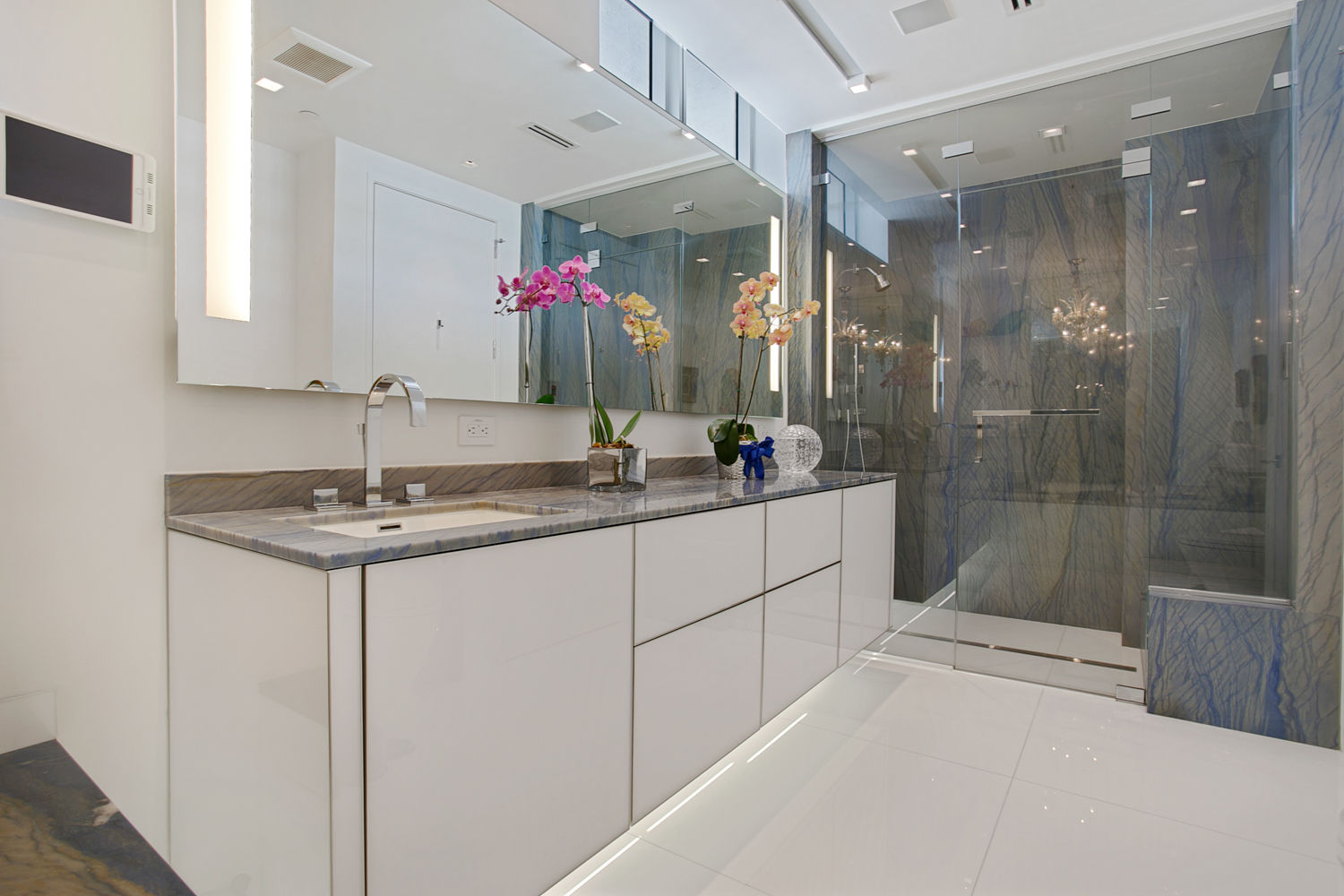 Collins Avenue Project Kitchen and Bathrooms, ALNO North America ALNO North America Modern Kitchen
