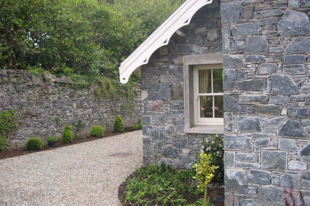 New Stone Built Cottage Set in Walled Garden in Conservation Area, Des Ewing Residential Architects Des Ewing Residential Architects Rustic style house