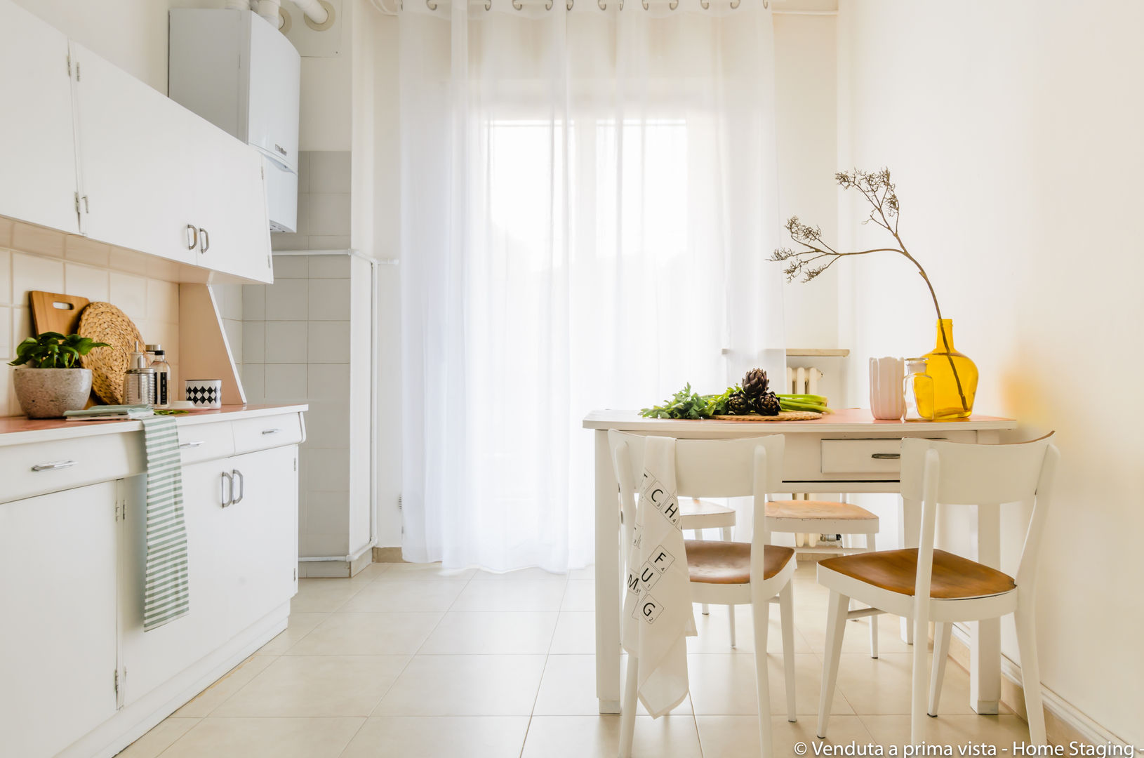 Home Staging Nordic-Retrò, Venduta a Prima Vista Venduta a Prima Vista Kitchen