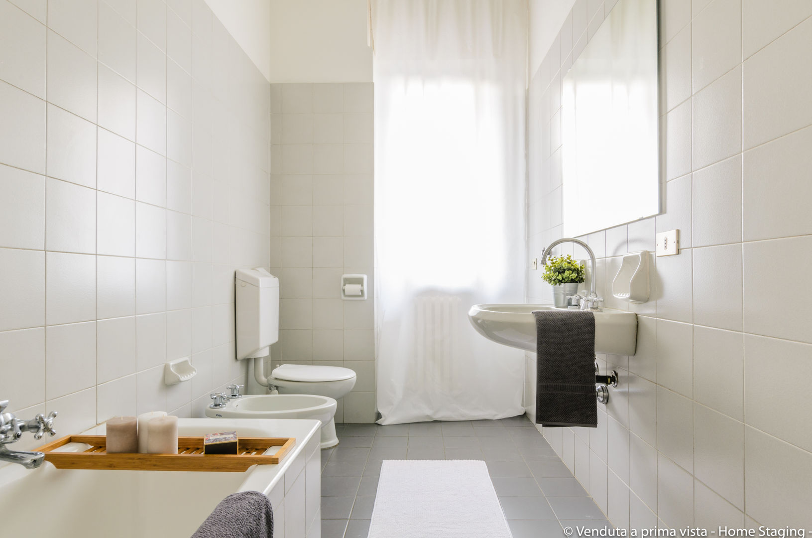 Home Staging Nordic-Retrò, Venduta a Prima Vista Venduta a Prima Vista Scandinavian style bathroom