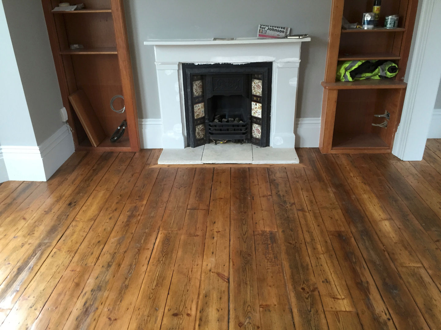 Reclaimed Pine floorboards The British Wood Flooring Company Ruang Keluarga Klasik Reclaimed Pine floorboards