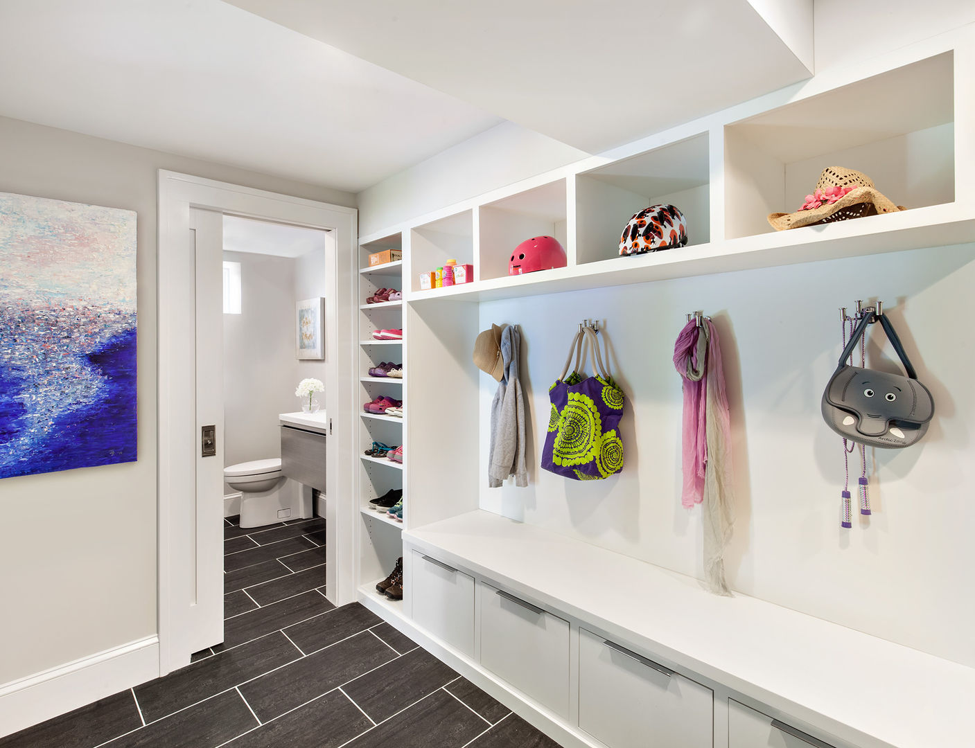 Mudroom Clean Design Modern corridor, hallway & stairs