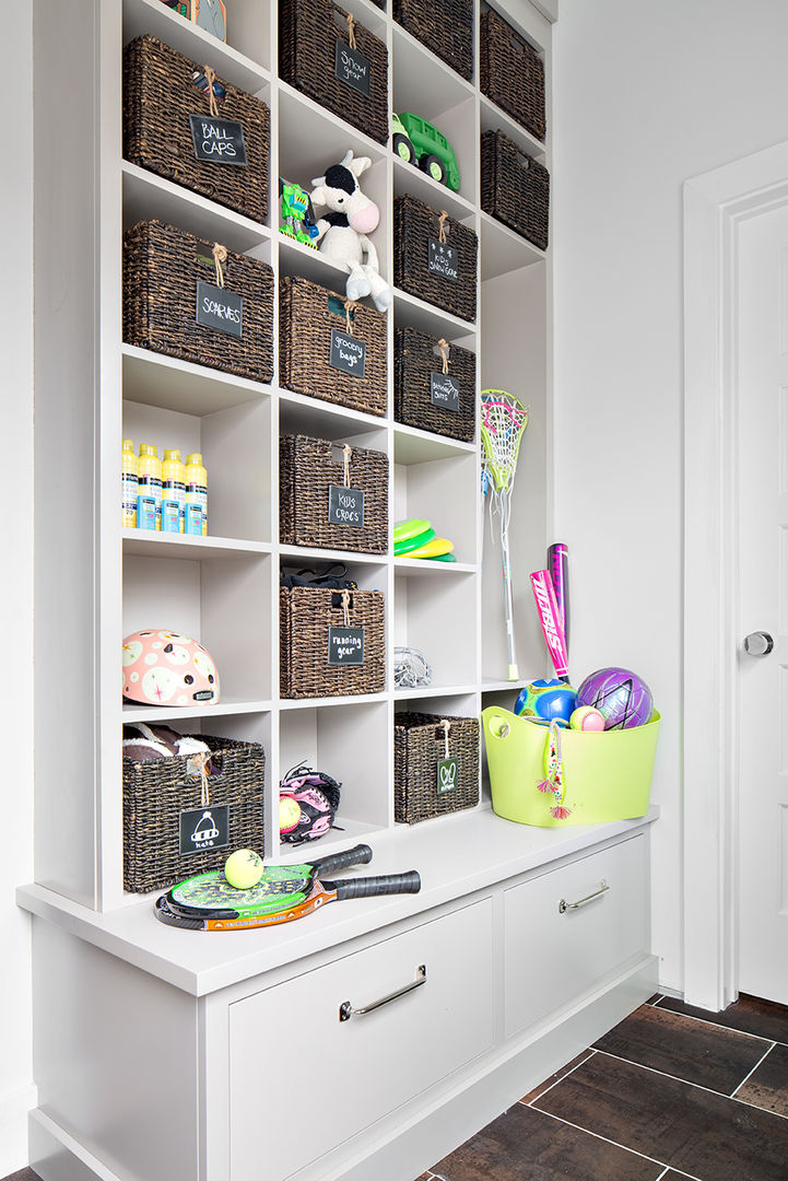 Mudroom Clean Design Modern corridor, hallway & stairs