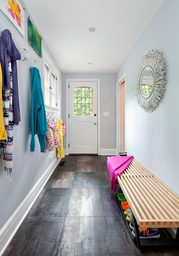 Mudroom Clean Design Modern corridor, hallway & stairs