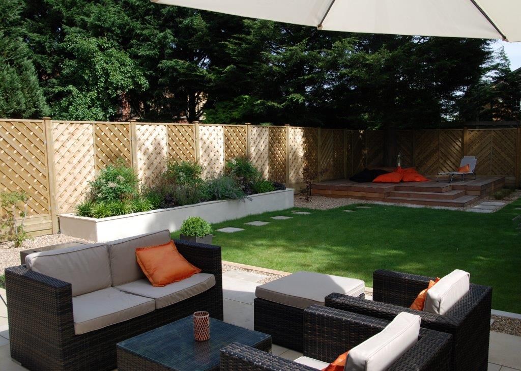 Low-maintenance garden Christine Wilkie Garden Design حديقة modern garden design