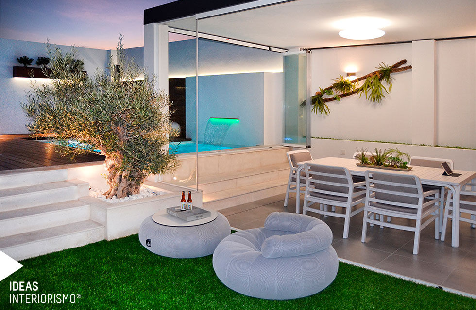 Terraza de diseño en Valencia. Ideas Interiorismo Exclusivo, SLU Balcones y terrazas de estilo mediterráneo