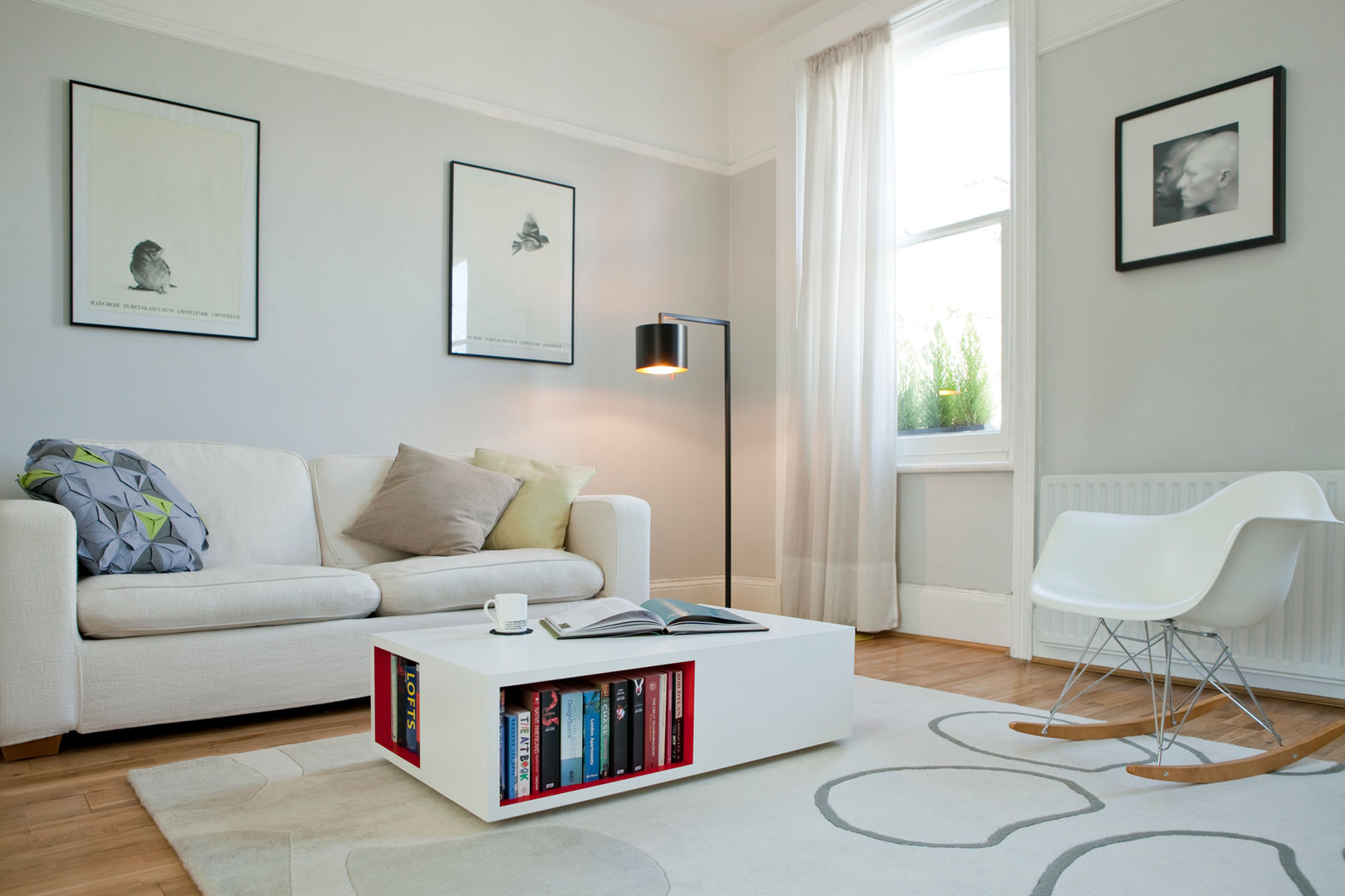 Living room Brosh Architects モダンデザインの リビング coffee table,dado rail,sash window,victorian property,flat renovation,timber flooring