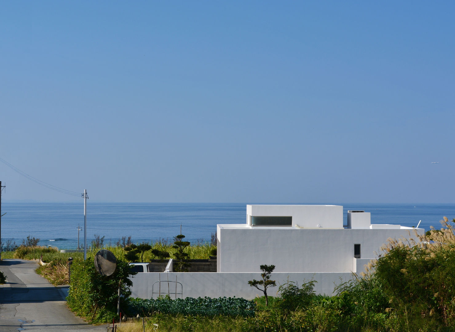 全体が浮かぶ家, 久友設計株式会社 久友設計株式会社 Minimalist houses