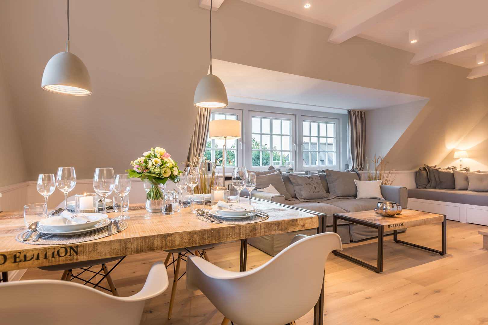 Sanierung & Design einer Ferienwohnung, Home Staging Sylt GmbH Home Staging Sylt GmbH Wohnzimmer im Landhausstil