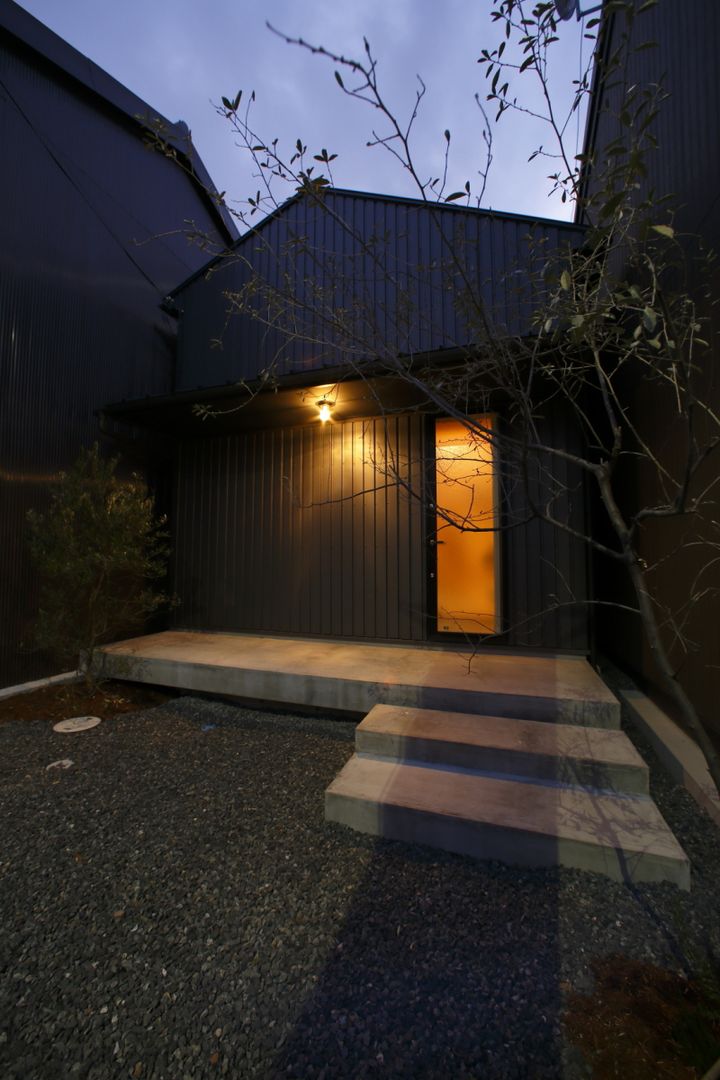 tiny house, 一級建築士事務所ＦＯＲＭＡ 一級建築士事務所ＦＯＲＭＡ Minimalist houses Iron/Steel