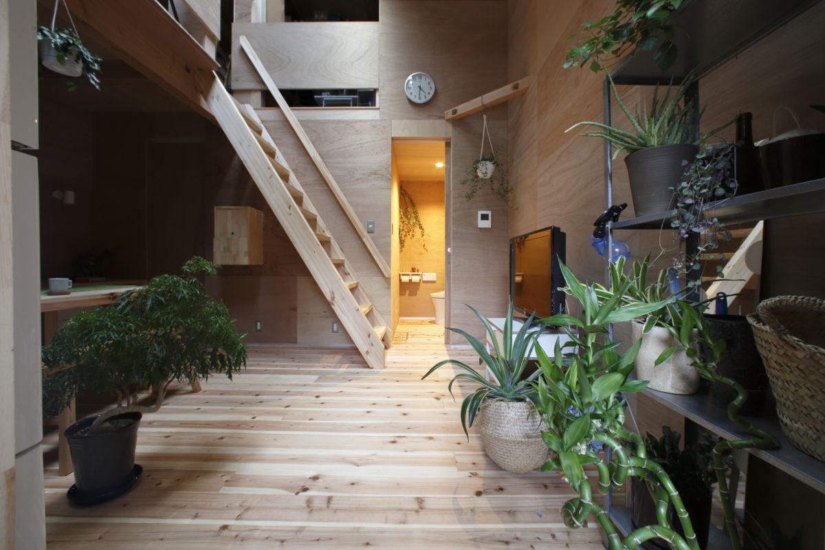 tiny house, 一級建築士事務所ＦＯＲＭＡ 一級建築士事務所ＦＯＲＭＡ Phòng khách phong cách tối giản Than củi Multicolored